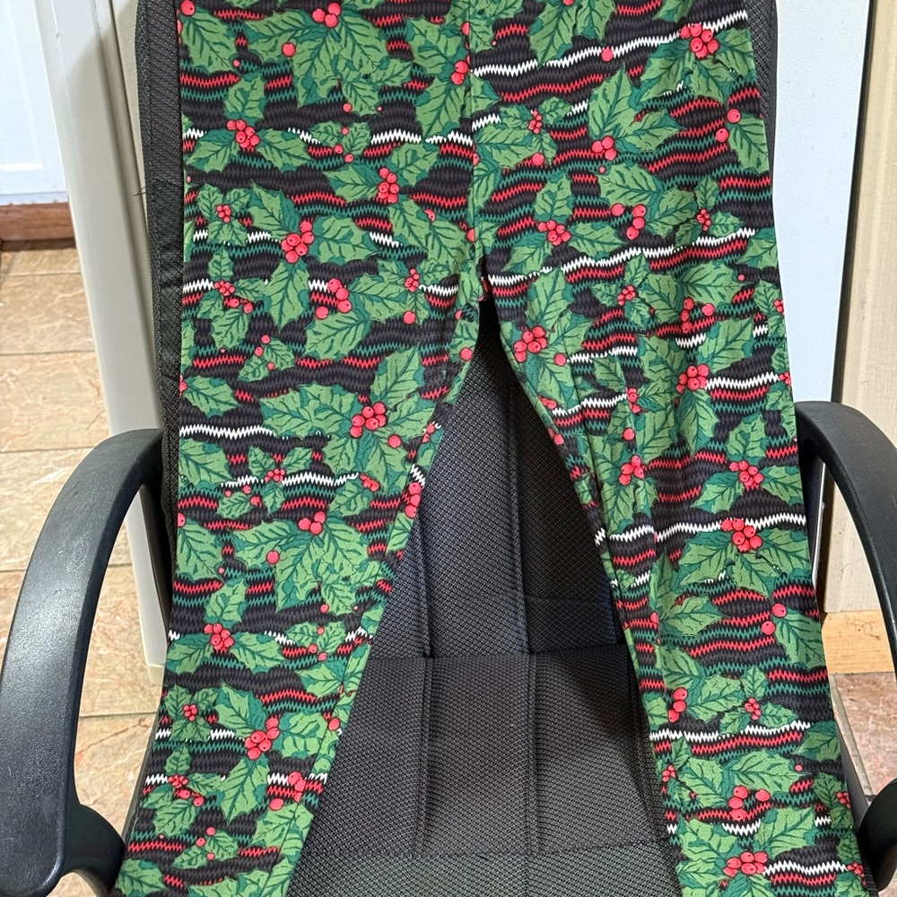 Festive Green and Red Leggings